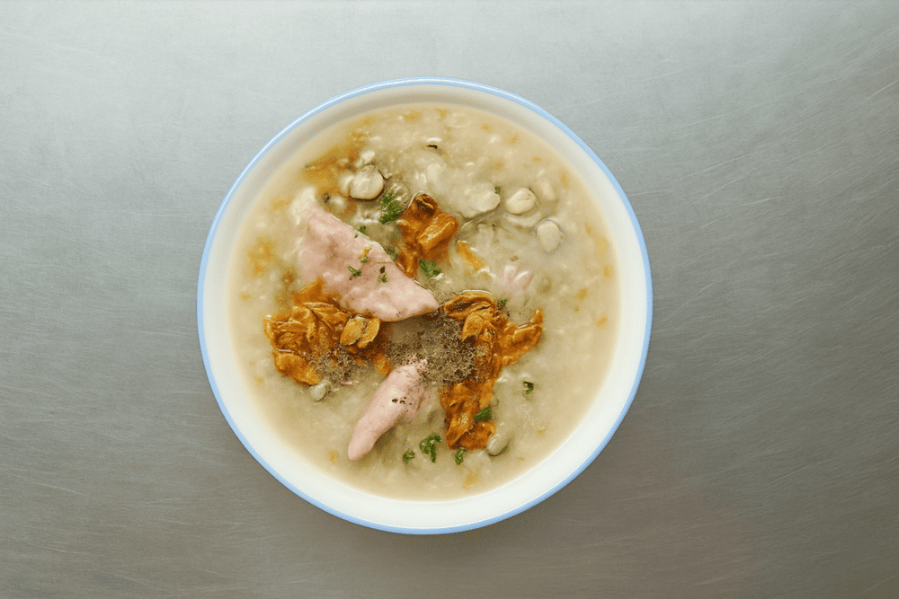 There are 2 options: the clam porridge and the pork bone porridge